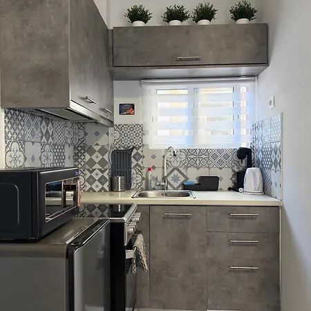N25 - Cozi Eden 1 Bedroom Apartment